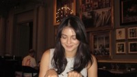 Salah satunya ini ketika wanita berusia 24 tahun itu menikmati makanan di restoran mewah yang terletak di London, Inggris. Foto: Instagram @amandarawles