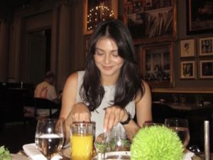Keseruan Amanda Rawles Saat Kulineran di London hingga Bali