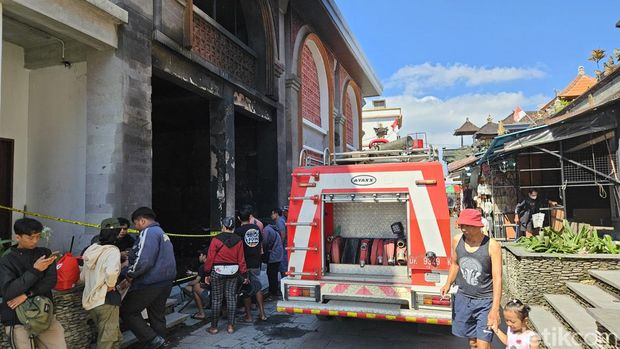 Kondisi Pasar Ubud blok timur setelah terbakar, Minggu (18/8/2024). (Foto : Putu Krista/detikBali)