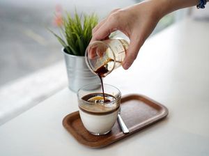 Minum Kopi Campur Yogurt, Apakah Cocok?