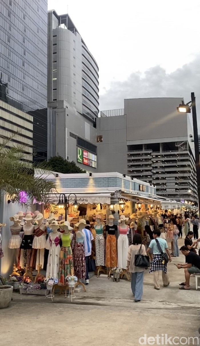 Kulineran di Pasar Malam ‘Jodd Fairs’ yang Paling Viral di Bangkok Kulineran di Pasar Malam ‘Jodd Fairs’ yang Paling Viral di Bangkok