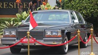 Body mobil yang cenderung panjang menyerupai limousin memperlihatkan tampilan yang mewah dan elegan. Mobil-mobil ini cocok digunakan oleh petinggi negara di masanya.