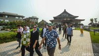 Pengunjung umum diperkenankan untuk berkunjung, menikmati suasana Jepang, hingga hunting foto estetik. Tentunya dengan mengikuti peraturan yang ada di lokasi.