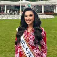 Dalam koleksi tersebut, dikatakan bahwa kebaya merah dan putih merupakan simbol cinta dan kebanggaan. Foto: Instagram/@harashtata @officialputeriindonesia