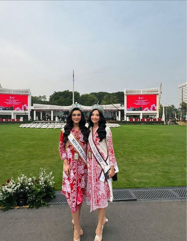 Harashta tampak berpose dengan Puteri Indonesia Lingkungan 2024 Sophie Kirana, yang juga memakai busana dari Roemah Kebaya Vielga. Foto: Instagram/@harashtata @officialputeriindonesia