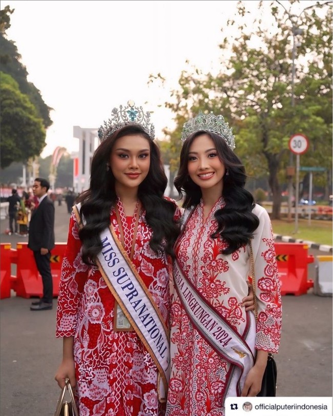 Keduanya tampil kompak dengan tatanan rambut bergelombang serta tiara kebanggaan mereka. Foto: Instagram/@harashtata @officialputeriindonesia