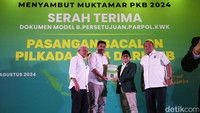Selain Bobby, Cak Imin juga menyerahkan dokumen itu kepada bacalon gubernur dari beberapa provinsi, seperti Provinsi Riau, Kepulauan Riau, Bengkulu, Lampung, dan Nusa Tenggara Barat.