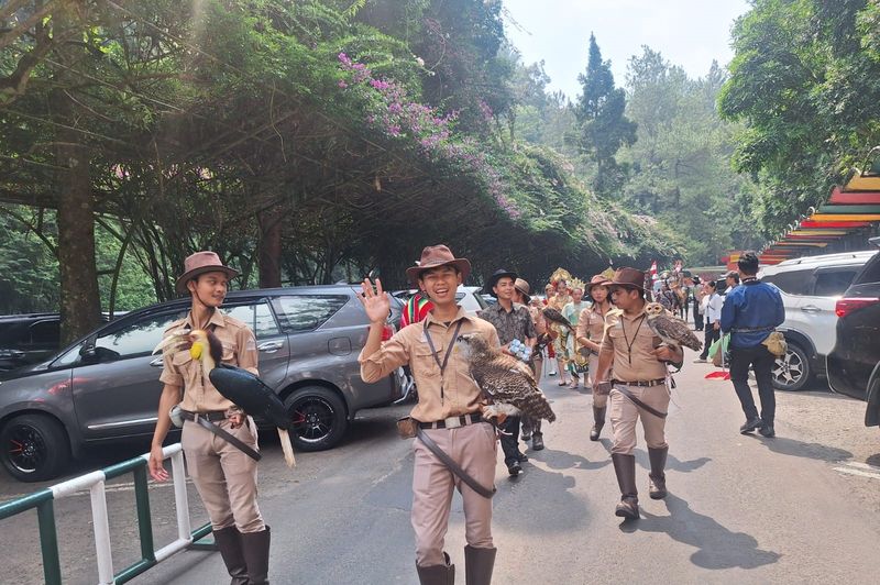 Parade Satwa dan Budaya memeriahkan HUT Kemerdekaan RI Ke-79 di Taman Safari Bogor