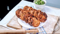 Pisang goreng madu Legoso di Tangerang Selatan tawarkan pisang goreng legit yang murah meriah. Per buah pisangnya bisa dibeli hanya dengan Rp 5.000an saja! Foto: Istimewa
