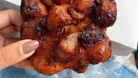 Saking lezatnya, pisang goreng madu asal Malang ini sampai secara khusus memiliki jastipnya. Namanya Gerai Klessie Pisang Goreng Madu yang terkenal dengan potongan besar dan legit pisangnya. Foto: Istimewa