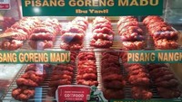 Ukuran pisang goreng madu yang besar-besar di Pisang Madu Ibu Yanti bikin puas pembelinya. Berlokasi di Gambir, sebuah pisang madu legit ini hanya dibanderol Rp 7.000an saja. Foto: Istimewa