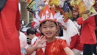 Zayn, putra Syahnaz dan Jeje nggak kalah keren nih sama sepeda hiasnya. Seruuuuu bangetttt lomba 17-an hari iniii dan pake kostum merah putih dan sepeda hias yang udh dibuat dari jauh jauh hari sama para sus sus… sebuah apresisasiii nih buat para sus yg super kompak dan kreatif selamatt hari kemerdekaan semuanyaaaa merdekaaaaaa!!! Foto: dok. Media Sosial