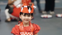 Zunaira, putri Syahnaz Sadiqah juga menggemaskan pakai dress dari plastik buatan Sus Rini. Foto: dok. Media Sosial