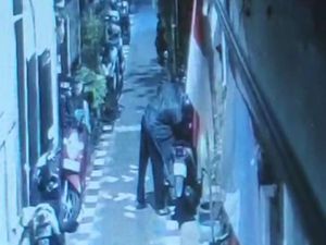 Pencurian Motor Warga Banyu Urip Surabaya Terekam CCTV