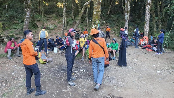Siaga SAR Merah Putih digelar di Gunung Bawakaraeng dalam rangka HUT ke-79 RI.