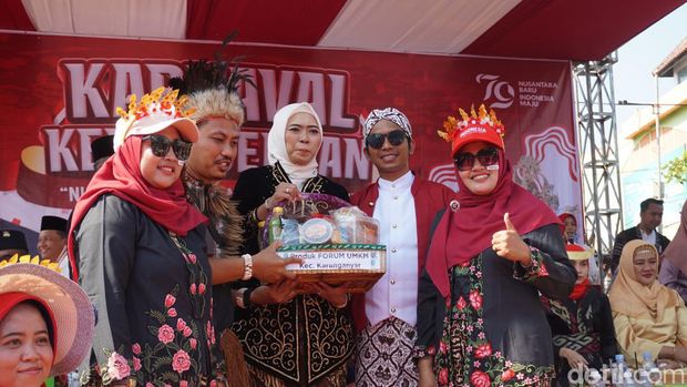 Suasana meriahnya Karnaval Kemerdekaan di Demak, Minggu (18/8/2024).
