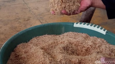 Potret Pembuatan Ukup, Pengharum Ruangan di Keraton Kacirebonan