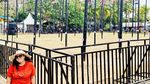 Lomba Panjat Pinang di Ancol Seseru Itu!