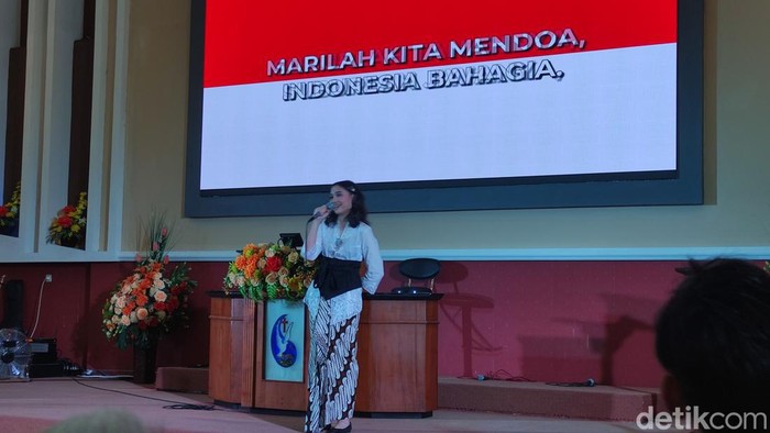 Cicit Buyut Keluarga WR Soepratman, Ante Putri Kurk dan keluarga usai membawakan lagu di GPdI Tlogosari Semarang, MInggu (18/8/2024).