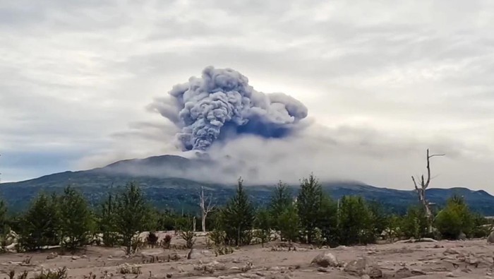 Bencana Alam Ganda: Erupsi Gunung Berapi Rusia Menyusul Gempa Kuat