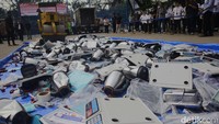 Barang impor ilegal ini merupakan hasil penindakan dari Kementerian/Lembaga yang tergabung dalam Satgas Pengawasan Barang Impor.