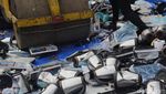 Aksi Zulhas Musnahkan Miras-HP Impor Ilegal Rp 20 M