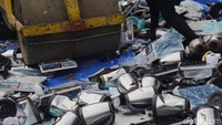 Pemusnahan ini dilakukan dengan berbagai cara, mulai dari pembakaran untuk produk-produk tekstil dan plastik hilir, diremukkan menggunakan mesin double drum roller, dan pembuangan untuk berbagai jenis minuman beralkohol.