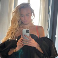 Kecintaan pada sepak bola sudah ada dalam darah AnneKee. Ayahnya, Keje Molenaar, merupakan mantan pemain timnas Belanda dan pernah bermain di Ajax. Adik laki-lakinya Jip Molenaar saat ini juga menjadi pemain di klub amatir Belanda, DVVA. Foto: Dok. Instagram annekeedeligt