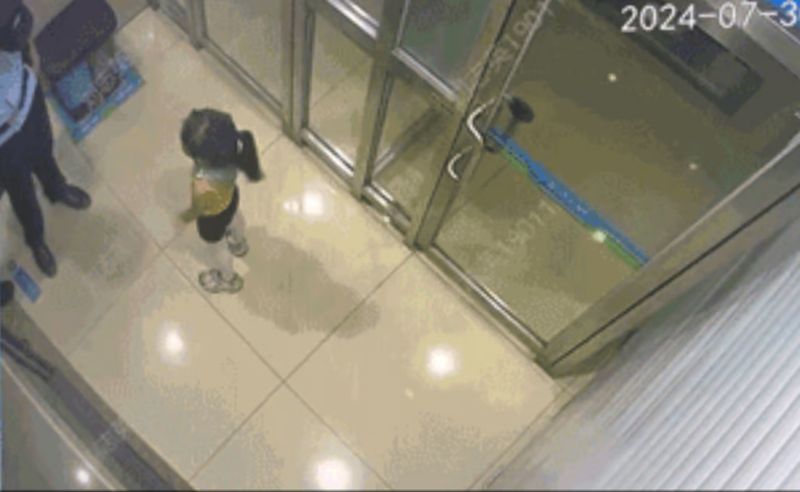 Bocah 8 tahun tersesat, pakai mesin ATM untuk minta bantuan.