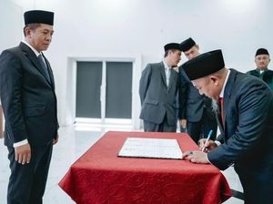 Terapkan Sistem Manajemen Talenta, Bupati Karawang Lantik 5 Pejabat Baru