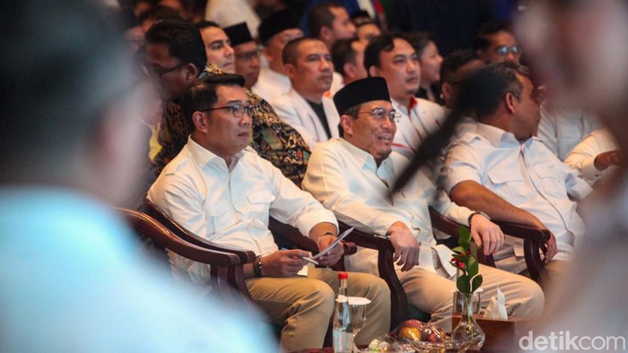 Ridwan Kamil (RK) dan Suswono mendeklarasikan maju Pilgub Jakarta 2024. RK-Suswono kompak mengenakan kemeja putih.