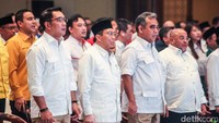 RK merupakan kader Golkar dan Suswono berasal dari PKS. RK pernah menjabat sebagai Gubernur Jawa Barat 2018-2023 dan Suswono adalah Menteri Pertanian 2009-2014 era Susilo Bambang Yudhoyono (SBY).