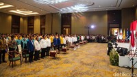 Tampak hadir di lokasi, yakni Sekjen Gerindra Ahmad Muzani, Sekjen Golkar Lodewijk F Paulus, Sekjen PAN Eddy Soeparno, Sekjen Demokrat Teuku Riefky Harsya, Presiden PKS Ahmad Syaikhu, Sekjen PKB Hasanuddin Wahid, Sekjen NasDem Hermawi Taslim, Anggota Dewan Pembina PSI Isyana Bagoes Eka, Waketum Gelora Fahri Hamzah.