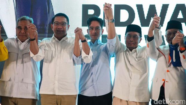 Ridwan Kamil (RK) dan Suswono mendeklarasikan maju Pilgub Jakarta 2024. RK-Suswono kompak mengenakan kemeja putih.