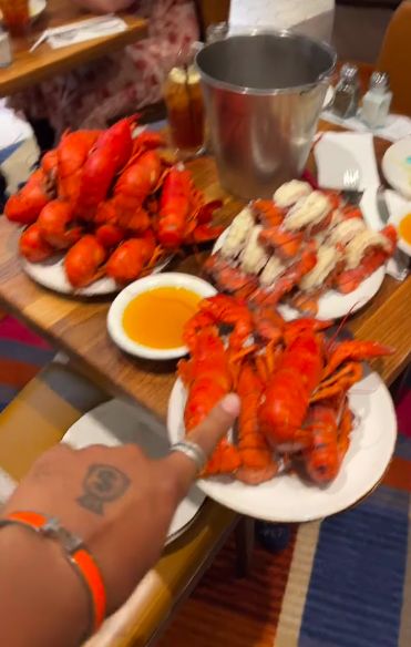 Demi Konten, Pria Ini Rela Buang Lobster Rp 1,2 Juta di Resto AYCE