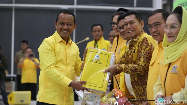 Detik-detik Bahlil Daftar Caketum Golkar