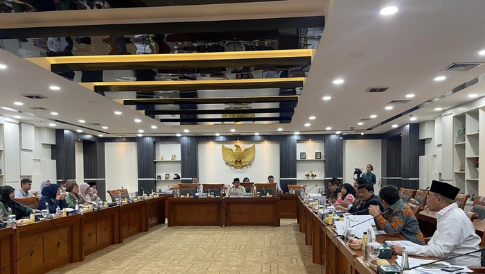 Wakil Ketua DPR RI Fraksi PKBl, Muhaimin Iskandar atau Cak Imin memimpin rapat Pansus Angket Haji,  Senin (19/8/2024). Agenda rapat untuk menetapkan pimpinan dan anggota Pansus Haji.