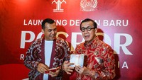 Meski diluncurkan pada 17 Agustus 2024, paspor Indonesia dengan desain baru ini akan mulai disebarkan dan berlaku secara resmi pada tahun depan. Tepatnya mulai tanggal 17 Agustus 2025.  