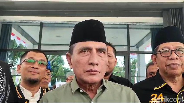 Edy Rahmayadi di rumah pemenangannya di Medan usai menerima dukungan Partai Ummat. (Nizar Aldi/detikSumut)