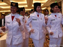 Ekspresi Bahagia Anggota Paskibraka Terima Tabungan Pendidikan