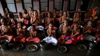 Janai Purnima biasanya dilakukan oleh kelompok etis Brahmana dan Chhettri, sementara orang-orang yang berada di wilayah Terai mengenal festival ini sebagai Rakhi atau Raksha Bandhani. Sedangkan Komunitas Newar Nepal mengenal festival ini sebagai Kwati Purnima.