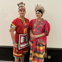 Pada peringatan HUT ke-79 Republik Indonesia di Ibu Kota Nusantara (IKN) yang digelar pada Sabtu (17/8/2024), Kaesang Pangarep dan Erina Gudono tampil mengenakan pakaian adat yang mencerminkan kekayaan budaya Indonesia. Meski berbeda asal daerah, keduanya menunjukkan keserasian lewat busana adat bernuansa merah. Foto: dok. Instagram @erinagudono