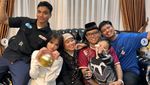 Haji Faisal Kompak Makan Bareng Keluarga, Ini Momen Manisnya