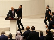 Heboh Anggota Parlemen Turki Baku Hantam