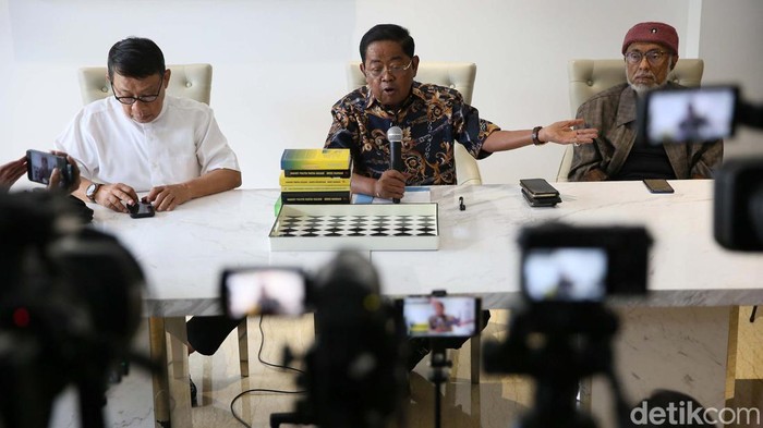 Ketua Dewan Pembina Bapilu Partai Golkar Idrus Marham bicara terkait Munas IX Golkar. Idrus sebut Bahlil Lahadalia akan terpilih sebagai Ketum Golkar secara aklamasi.