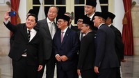 Para menteri Kabinet Indonesia Maju hadir dalam pelantikan tersebut.  