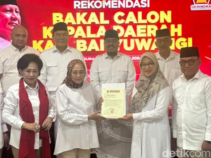 Ipuk saat menerima rekom dari Gerindra di Surabaya