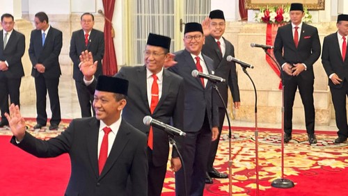 Jokowi lantik menteri dan kepala badan pada Senin (19/8/2024)-(Isal/detikcom)