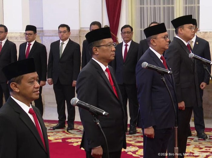 Jokowi lantik menteri dan kepala badan pada Senin (19/8/2024)-(YouTube Sekretariat Presiden)