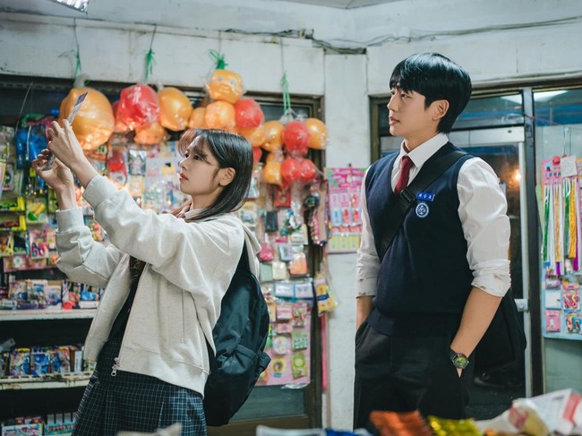 Jung Hae In dan Jung So Min dalam drama Korea Love Next Door